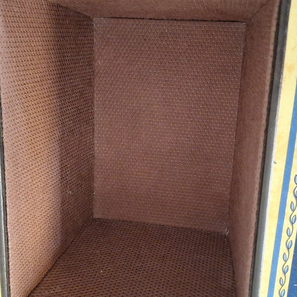 FAUX LEATHER HANDLED BASKET Storage with handles - Picture 3 of 7